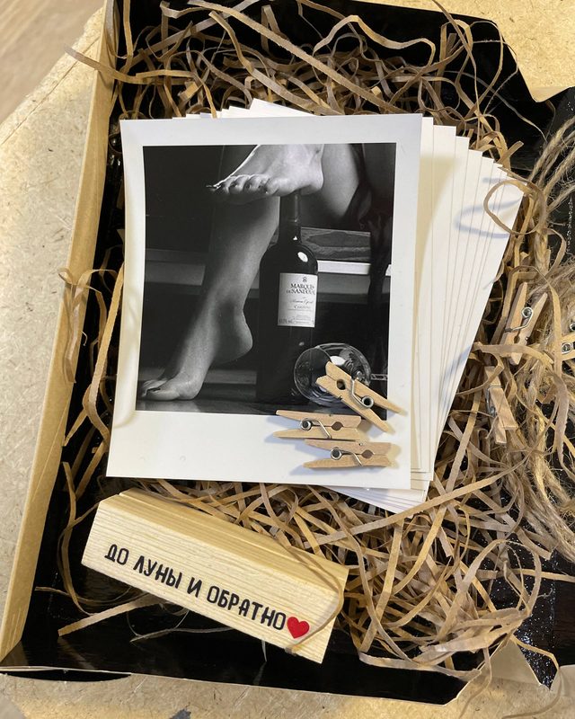 Коробка с напечатанными фотографиями